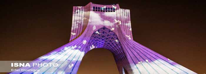 رقص قلم های هنرمندان ایرانی بر فراز برج آزادی